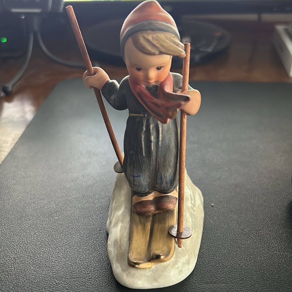 SKIER, HUMMEL 59, 5 1/2" ( WOODEN SKI POLES) - Picture 4 of 5
